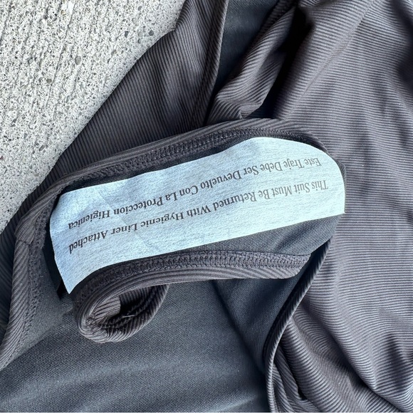 SHADE & Shore Bandeau Elegant Black Women's Swimsuit NWT - Picture 5 of 8